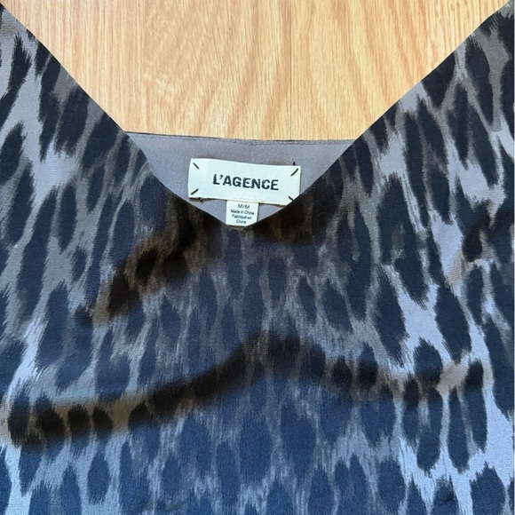 L'AGENCE Jane Silk Animal Print Silk Top Size M - Picture 6 of 7